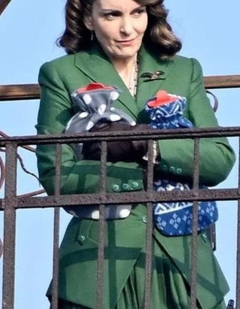 A Haunting in Venice 2023 Tina Fey Ariadne Oliver Blazer