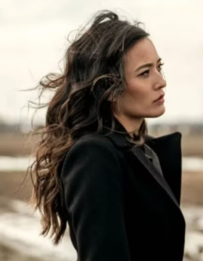 Yvonne Chapman Superman & Lois S04 Black Coat